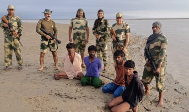 કચ્છ : હરામીનાળાની ટ્રાઈ જંક્શન પોસ્ટ 1166 પાસેથી 10 પાકિસ્તાની બોટ સાથે ચાર ઘૂસણખોર ઝડપાયા