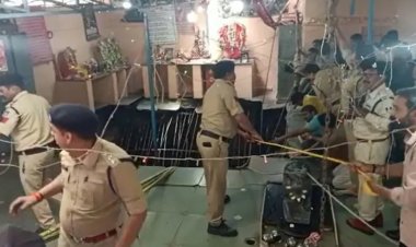 ઇન્દોરમાં બેલેશ્વર મહાદેવ મંદિરમાં વાવની છત ઘસી પડતા મૂળ કચ્છના 11 સહીત પચાસથી વધુ લોકોના મોતની આશંકા