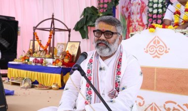 Kutch : માંડવીનાં ધારાસભ્ય અનિરુદ્ધ દવેની અનોખી પહેલ, દરિયા કિનારે સમરસ સત્ય નારાયણના કથાકાર બનીને જ્ઞાતિ બંધન તોડવા કથાનું રસપાન કરાવ્યું