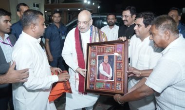 Off The Record : પત્રિકા કાંડની સાઈડ ઇફેક્ટ, કચ્છ ભાજપ મહામંત્રીની હર્ષ સંઘવી સાથેની મધરાતની મુલાકાતમાં શું રંધાયું ?આણંદના સસ્પેન્ડેડ કલેક્ટર ગઢવીને ટર્મિનેટ કરવામાં કોને રસ છે ?