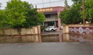 Kutch Rain : વરસાદમાં તમારી સોસાયટી, ઘર કે ઓફિસે પાણી ભરાઈ જાય તો તંત્રમાં ફરિયાદ ન કરતા, કારણ જાણવા માટે આ ન્યૂઝ વાંચો