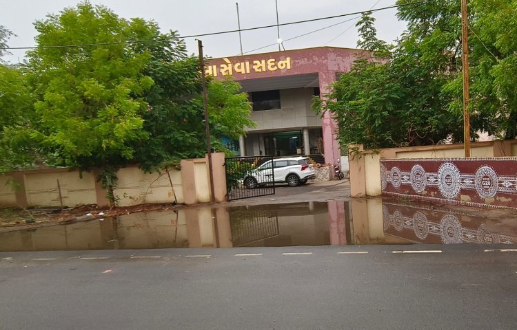 Kutch Rain : વરસાદમાં તમારી સોસાયટી, ઘર કે ઓફિસે પાણી ભરાઈ જાય તો તંત્રમાં ફરિયાદ ન કરતા, કારણ જાણવા માટે આ ન્યૂઝ વાંચો