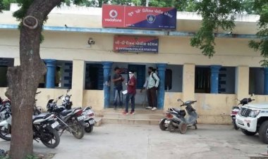 Kutch Bhuj Police : ભુજમાં છરીથી હુમલો કરવાના કેસના બે આરોપી 'બી' ડિવિઝન પોલીસમાંથી ગુરુવારે રાતે ચકમો આપીને ભાગી ગયા, કલાકો પછી પણ પોલીસ અજ્ઞાન...