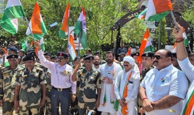 BJP Tringa Yatra : ભુજમાં ભાજપની તિરંગા યાત્રામાં SP સહીત પોલીસ, હોમગાર્ડ અને BSFના જવાનો જોવા મળ્યા, જયપુરમાં ધારાસભ્યે તિરંગાથી પરસેવો લૂછતાં વિવાદ થયો