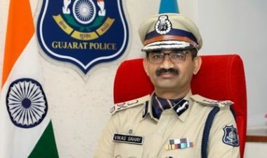 Indian Police : भारत के थाने का एक काला सच - इस देश में हर साल औसतन 25 लाख लोग पुलिस के पास शिकायत दर्ज कराते हैं, मगर इनमें से आधे से ज़्यादा की FIR ही नहीं लिखी जाती है !