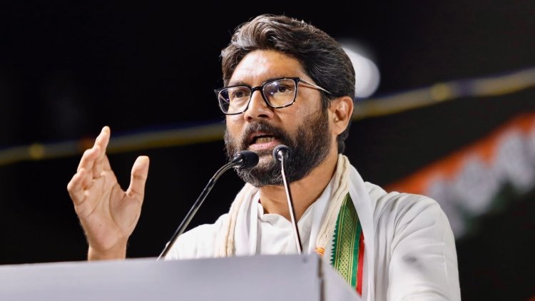 MLA Jignesh Mevani on Gujarat Police Controversy : ભુજ LCBએ જીગ્નેશ મેવાણી વિરુદ્ધની રેલીને કવરેજ કરવા મીડિયાને બોલાવ્યું, MLA મેવાણીએ કહ્યું કે ભ્રષ્ટ IPS અને ગૃહ વિભાગને રવાડે ન ચઢતા નહીંતર નોકરી ગુમાવશો